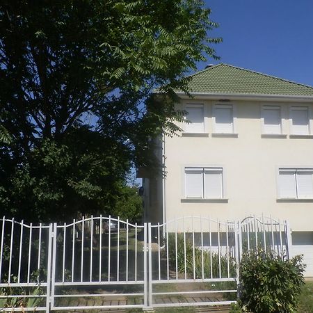 Aquaparti Apartmanok Hajduszoboszlo Ngoại thất bức ảnh