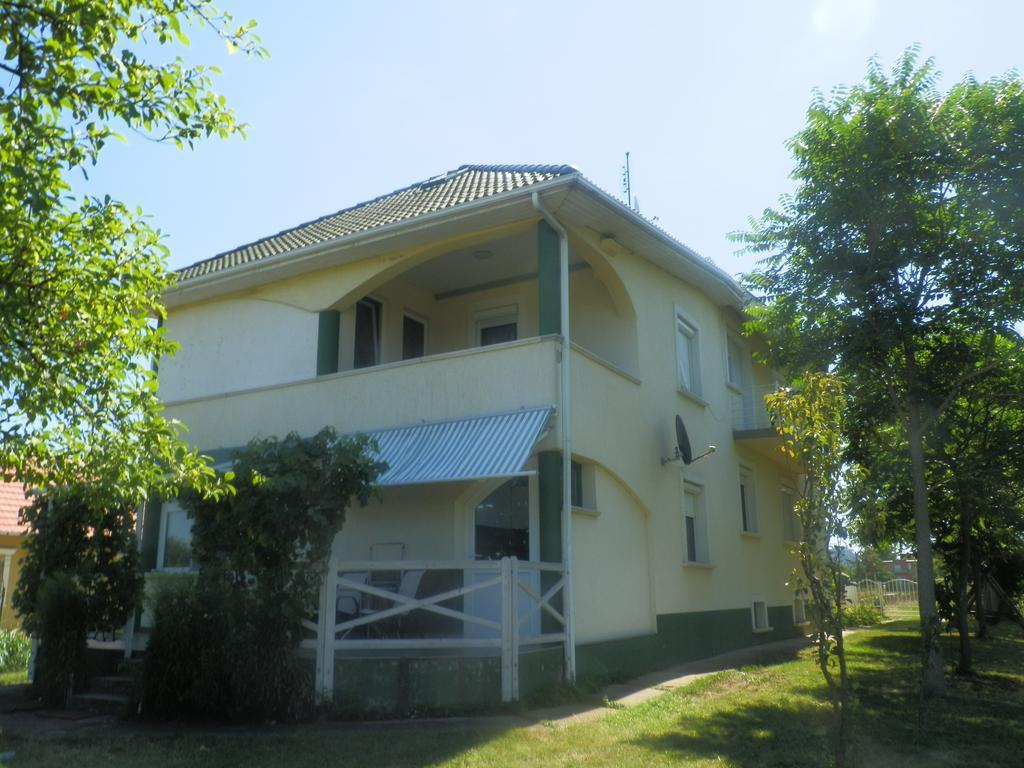 Aquaparti Apartmanok Hajduszoboszlo Ngoại thất bức ảnh